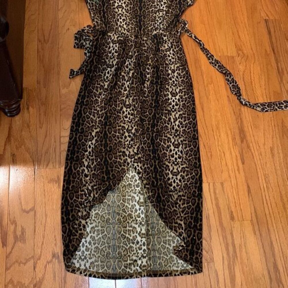 Yidarton Size Medium Animal print belted maxi dress wrap design from waist down